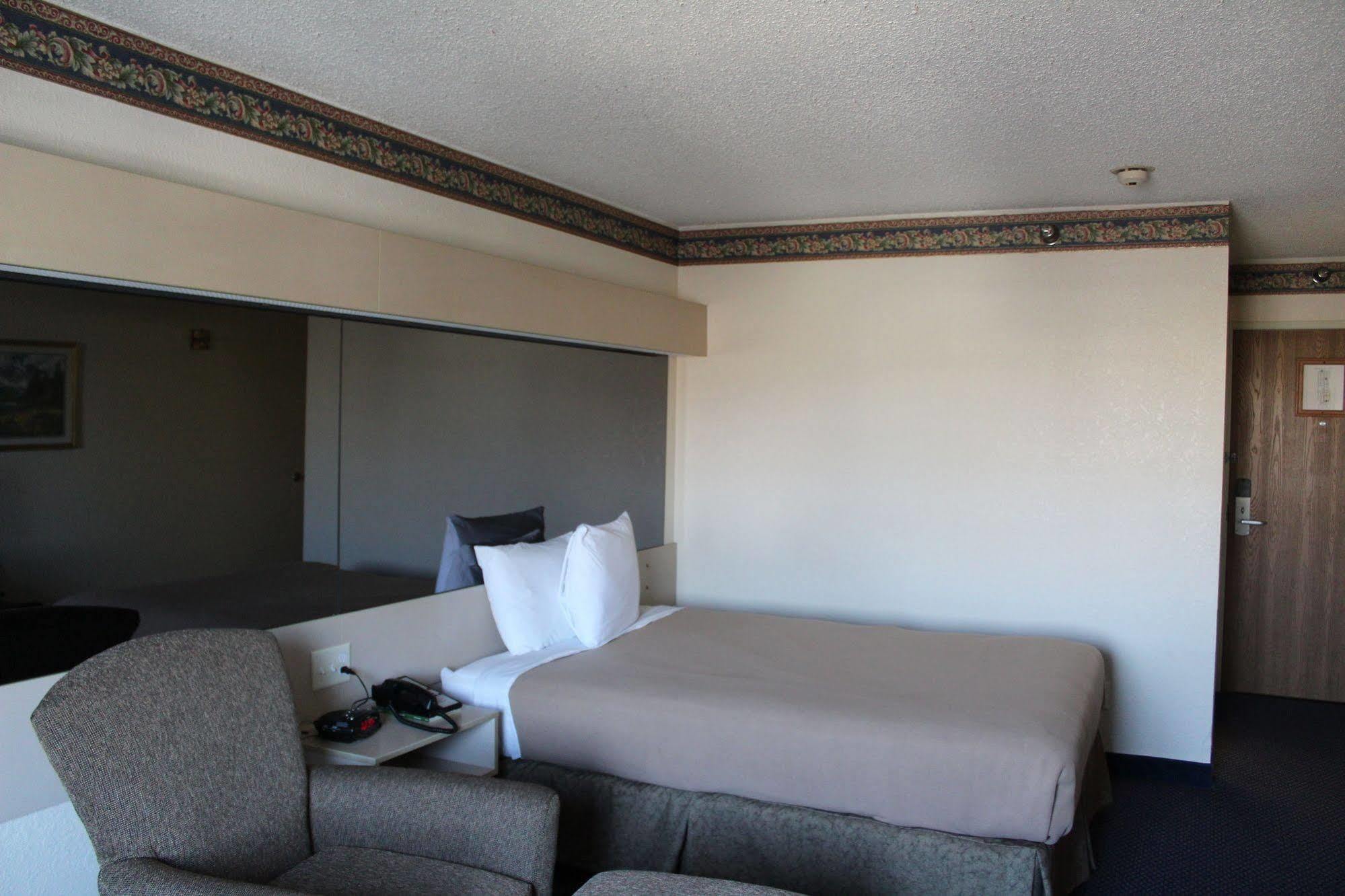 Travelodge By Wyndham Fort Scott Exterior foto